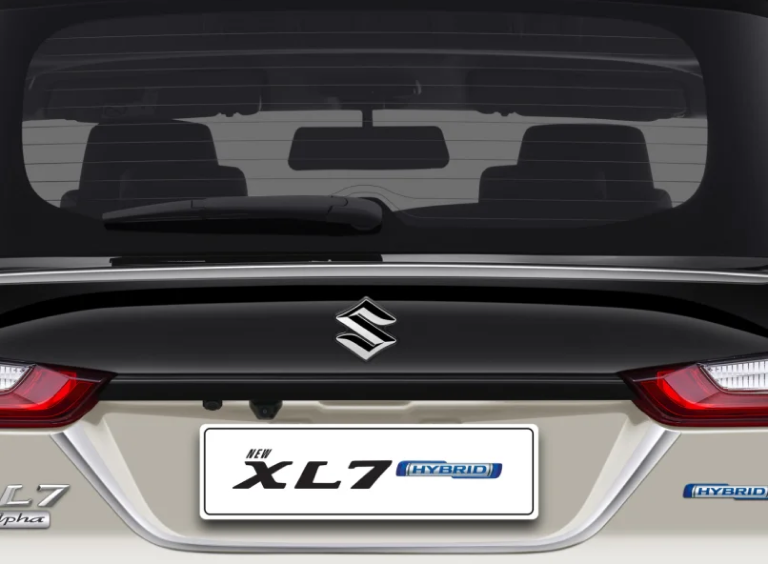 TAILGATEGARNISHCHROME_1702278729474